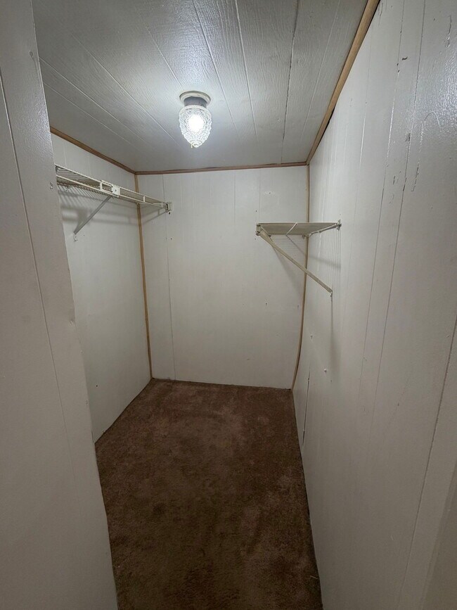 Building Photo - 682 Beech St