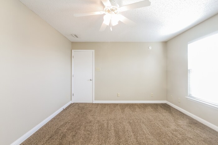 Building Photo - 9706 Lantern Ln