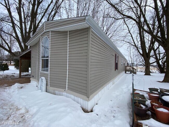 Primary Photo - 3 br, 2 bath Mobile Home - 10522 View Ave....
