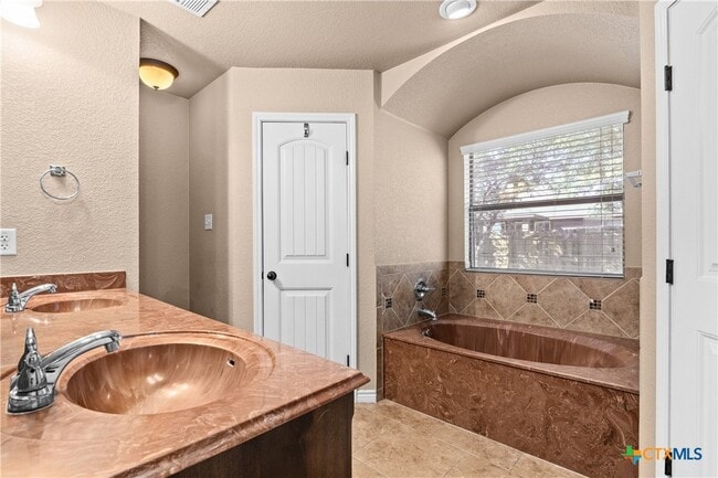 Building Photo - 707 Brooklyn Kay Dr