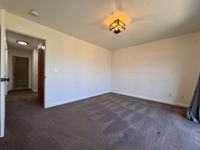 Building Photo - 1130 Shadow Mountain Dr