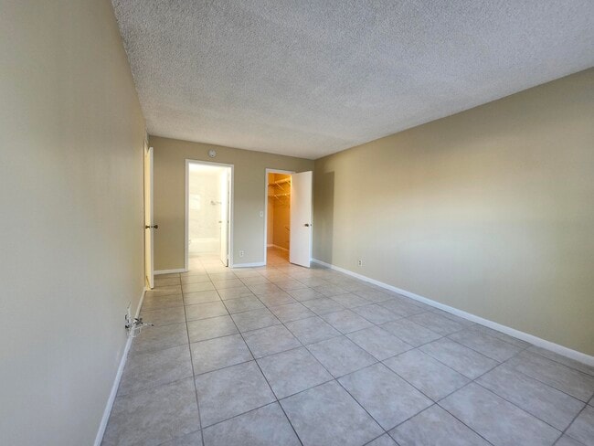 Building Photo - 545 Trace Cir