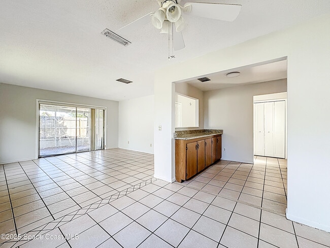 Building Photo - 1076 Coronado Dr