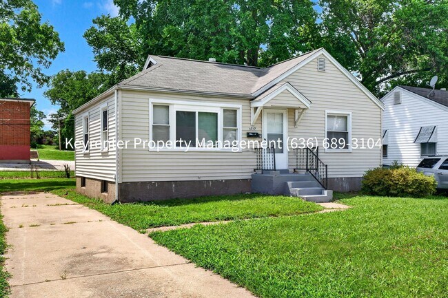 Building Photo - Charming Rehabbed 2-Bedroom Home