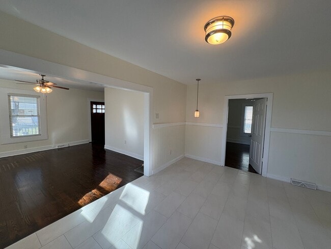 Building Photo - 2/2 Charming Home in West Greenville!