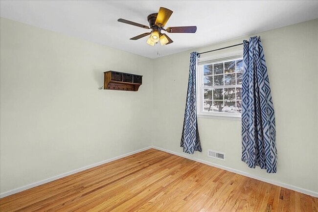 Building Photo - 5 Knollwood Dr