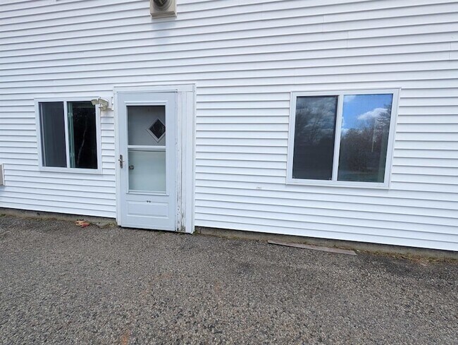 Building Photo - 425 Carl Broggi Hwy