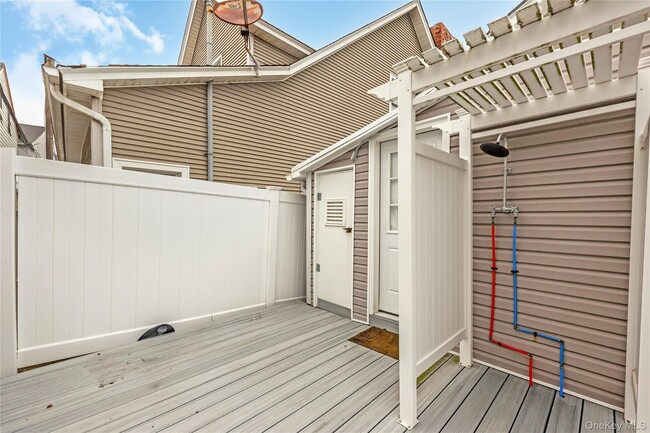 Building Photo - 195 Oceanview Ave