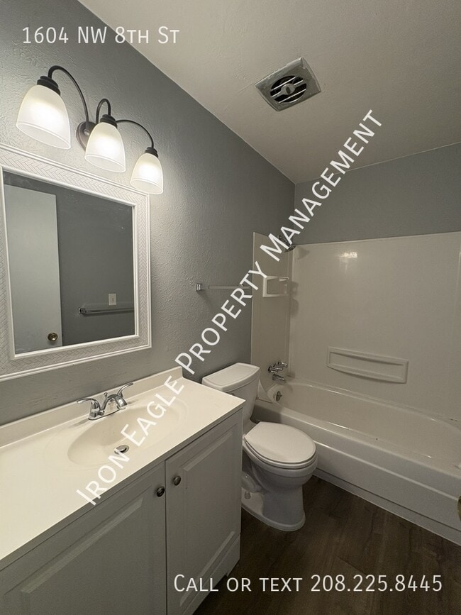 Building Photo - 1604 8th St NW