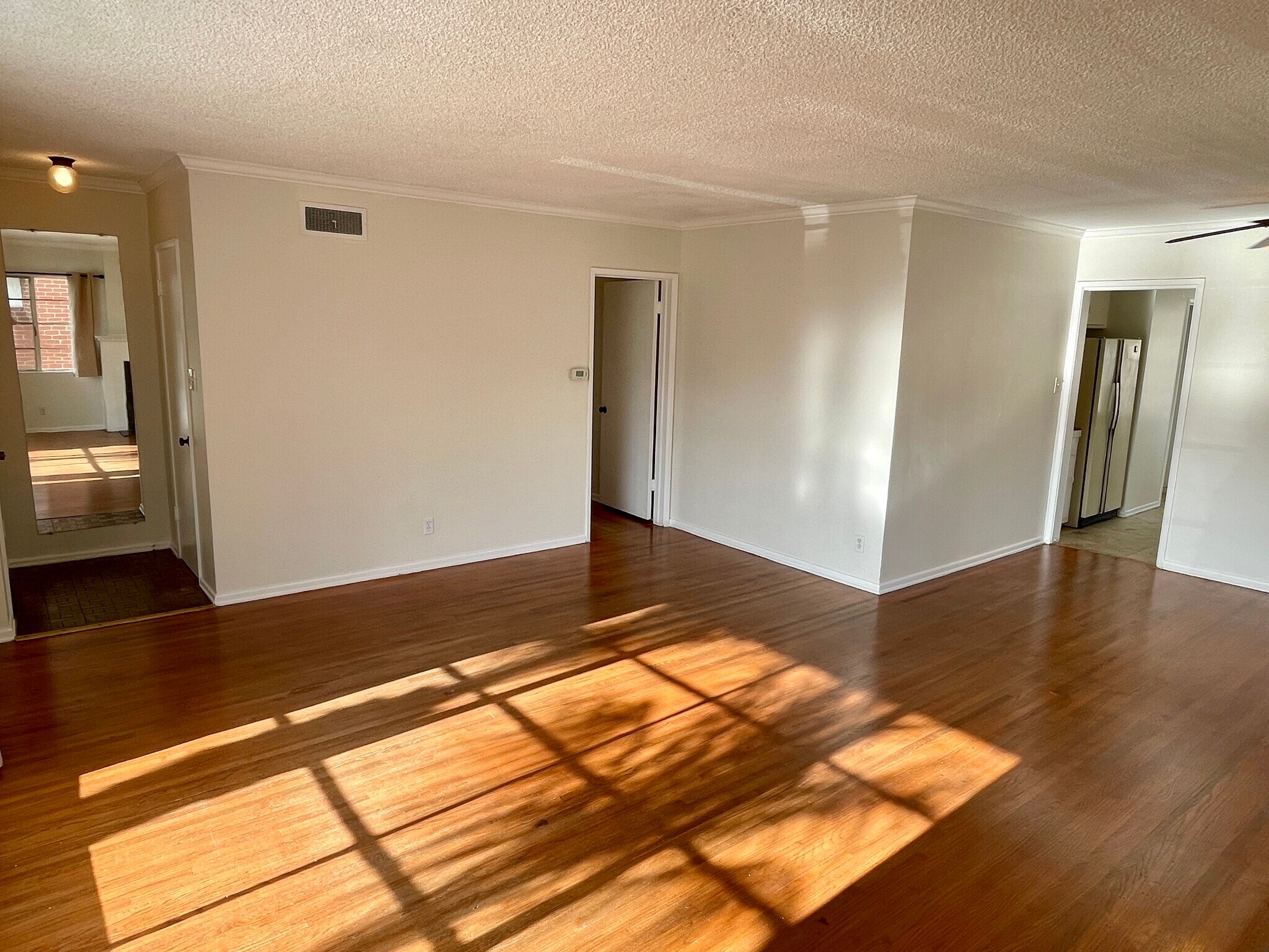 Building Photo - 12505 Manor Dr