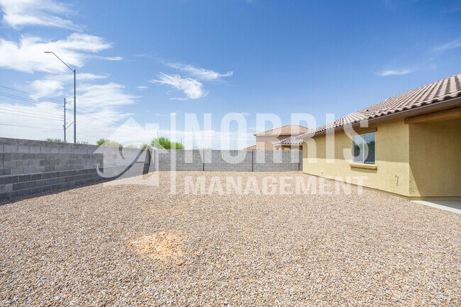 Building Photo - Very Nice Home in a Great Location