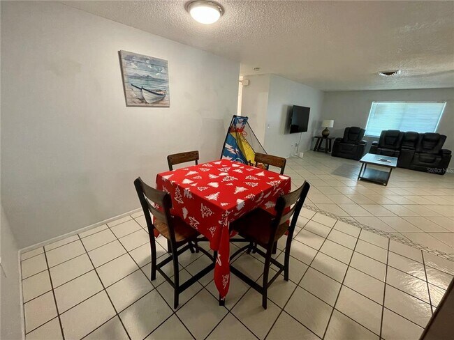 Building Photo - 2101 Utica Dr