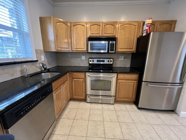 Kitchen - 2625 S Percy St