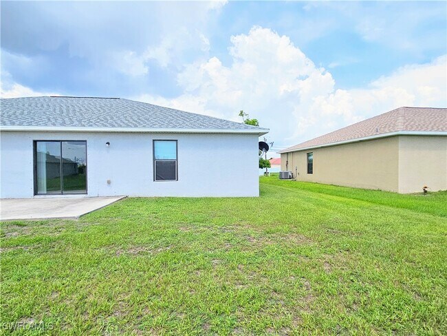 Building Photo - 2916 SW 7th Pl