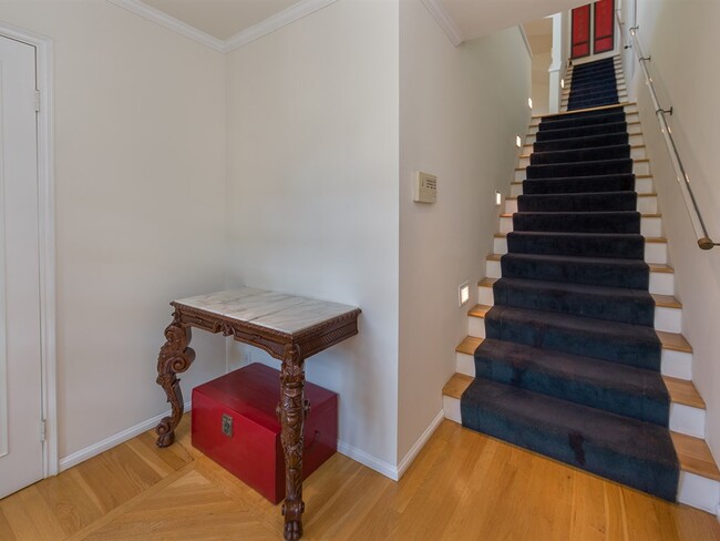 Entry Foyer - 15 Clubhouse Ave