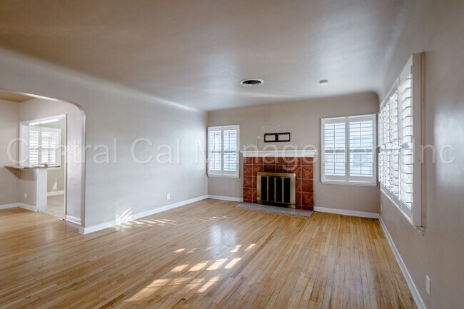 Building Photo - 2 Bedroom/1 Bath Home with Bonus Room  - $1650 per month!