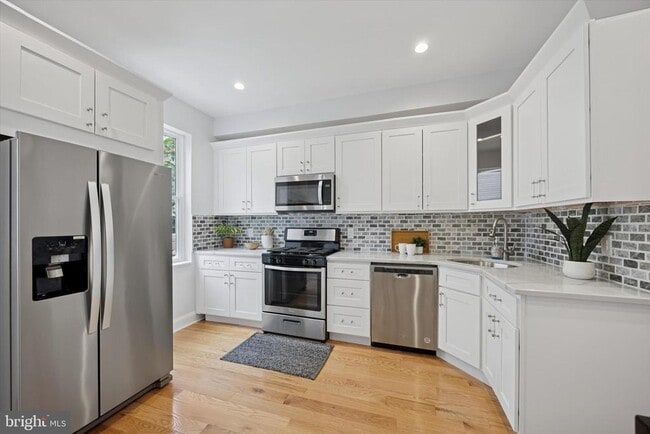 Building Photo - 2220 E Harold St