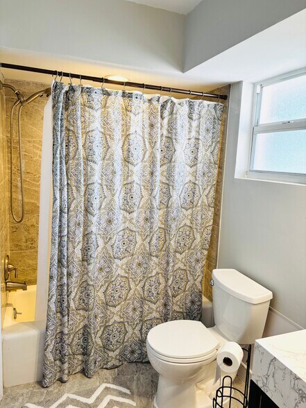 Building Photo - 381 Delido Ct