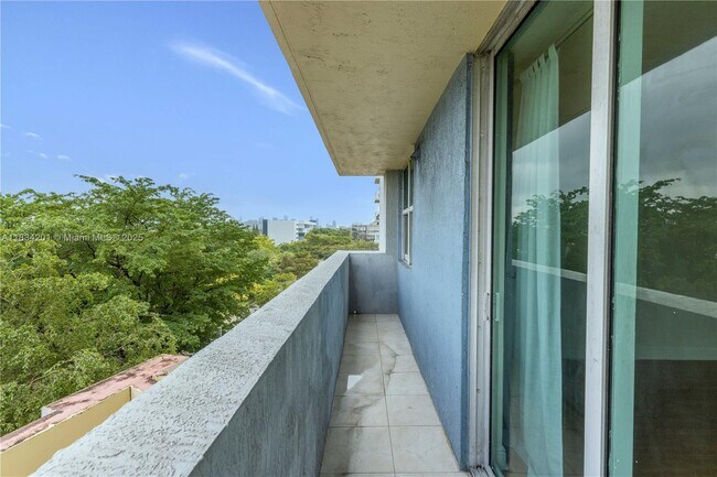 Building Photo - 3000 Coral Wy