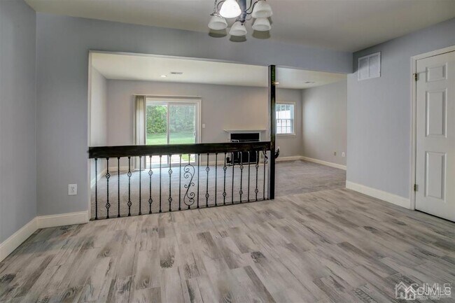 Building Photo - 40 Staghorn Dr