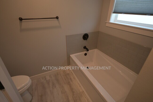 Building Photo - 2 bed + office, 2 bath home in Sequim