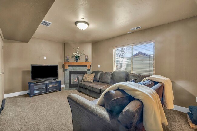 Building Photo - Furnished Bear Hollow Townhome