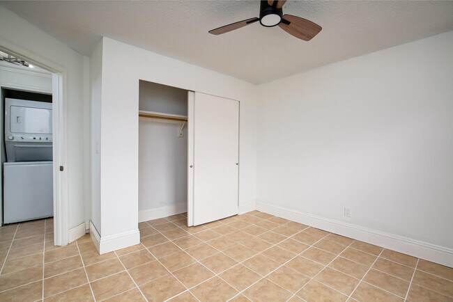 Building Photo - 6036 Indrio Rd