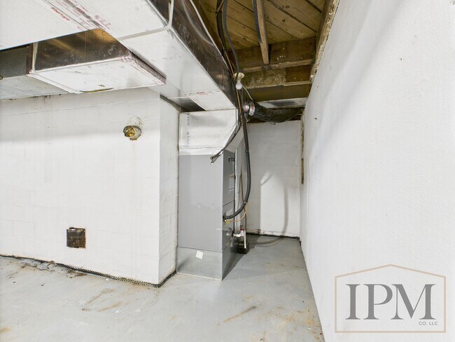 Building Photo - Available Now! Beautiful 3 Bedroom 2 Bath ...