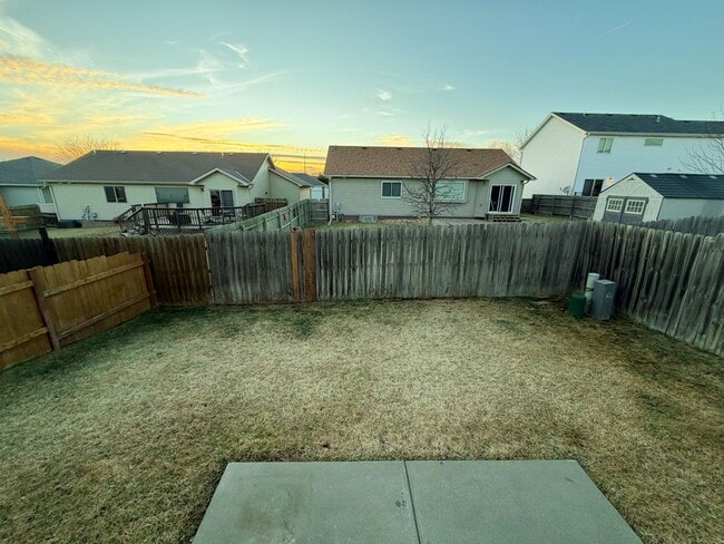 Building Photo - End-Unit Townhome with 2-Car Garage!!