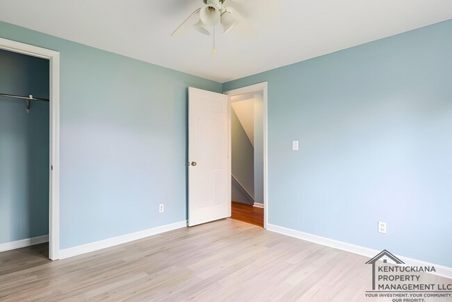 Building Photo - Newly Renovated Hillview Bi-Level! ASK US ABOUT OUR LONG-TERM LEASE SPECIAL TODAY!