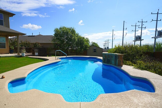 Building Photo - Gorgeous Selma Living with a Inground Pool! Realtor Commission: $625