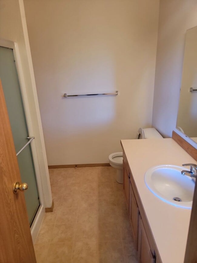 Building Photo - 3 Bedroom Home North End Of Northwood - Gr...