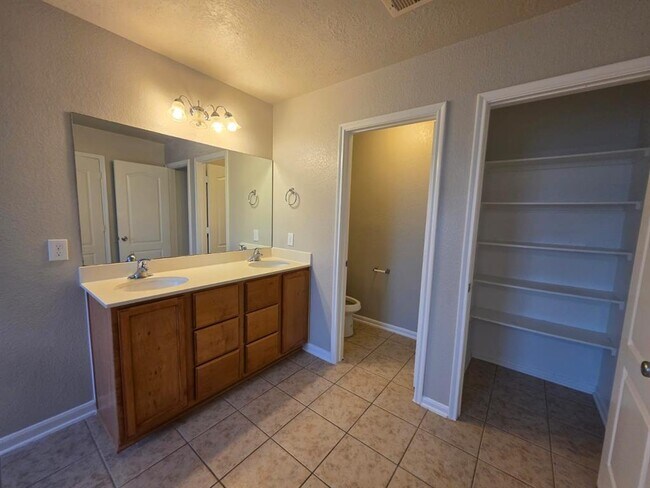 Building Photo - 25335 Briscoe Village Dr