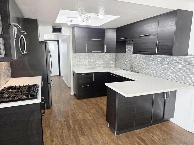 Building Photo - 2230 Ledgeview Ln