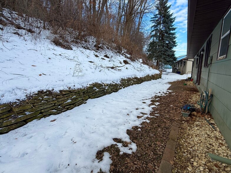 Building Photo - 1814 Spruce Dr