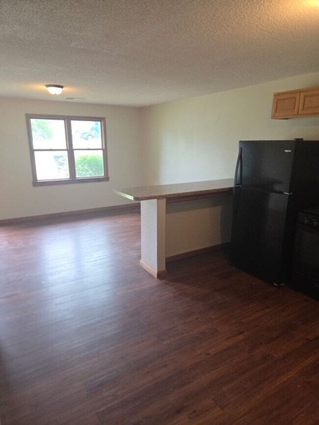 Building Photo - 215 W Valleyview Dr