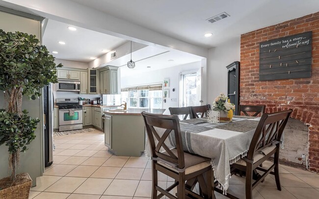 Building Photo - 148.5 Union St