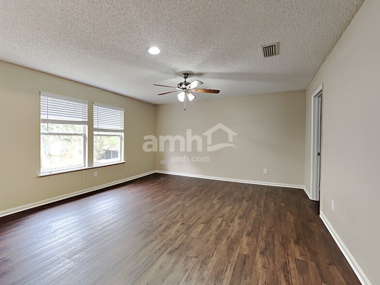 Building Photo - 9734 Hazel Lake Dr