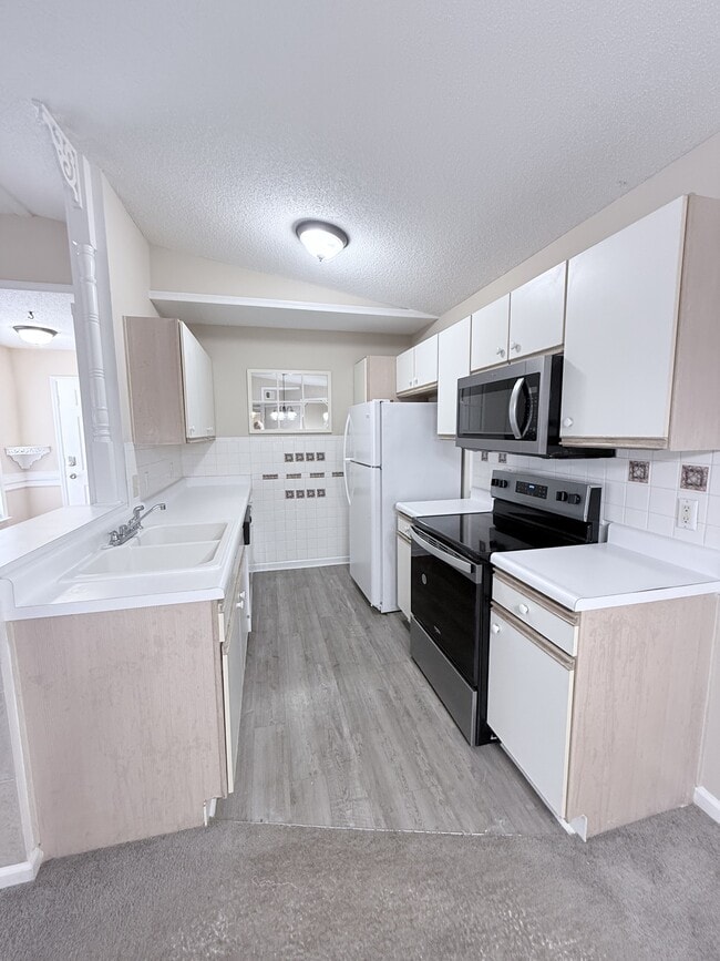 Building Photo - 8558 Hopkins Cir