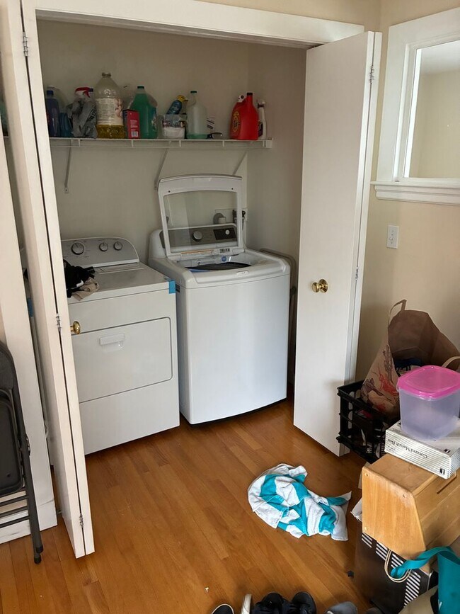 Building Photo - Beautiful single family house in a prime location in Newton