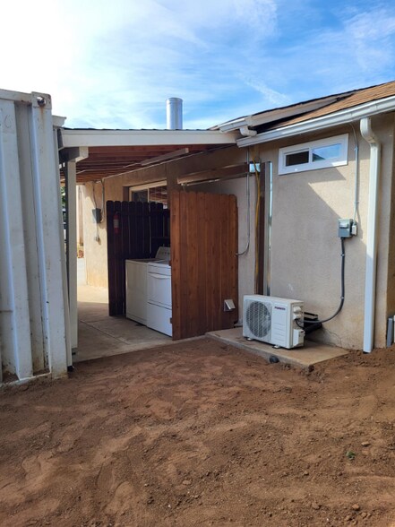 Building Photo - 9177 Creekford Dr