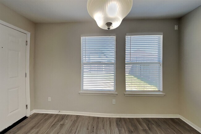 Building Photo - 20502 Upper Green St