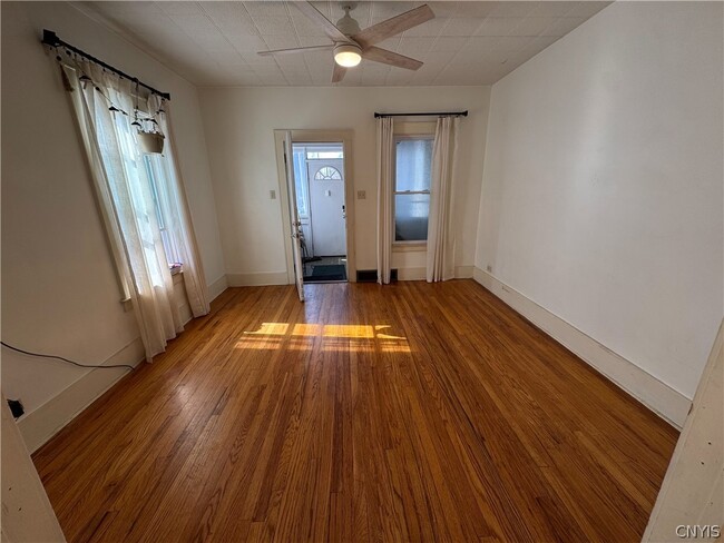 Building Photo - 220 Delhi St