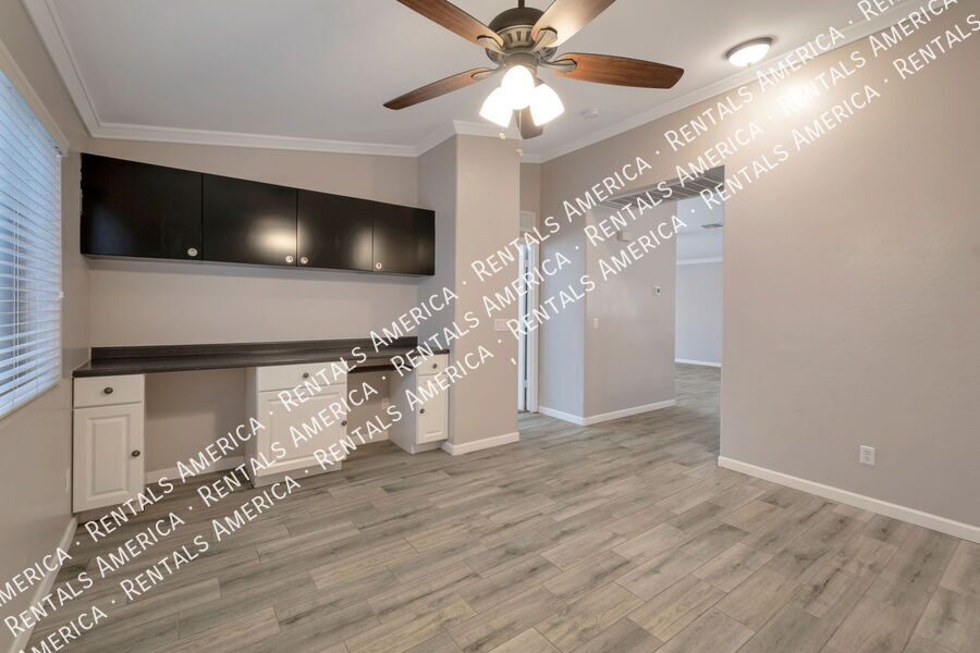 Building Photo - 2739 W Kristina Ave