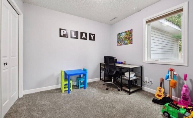 Building Photo - Beautiful Remodeled 5 Bedroom