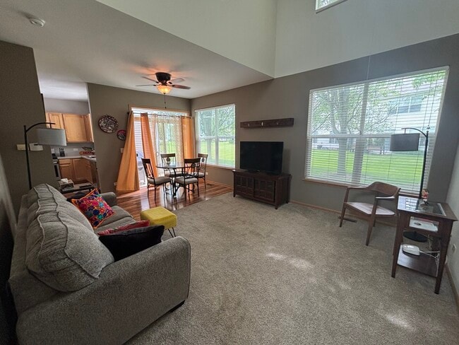 Building Photo - 1523 Grand Dr