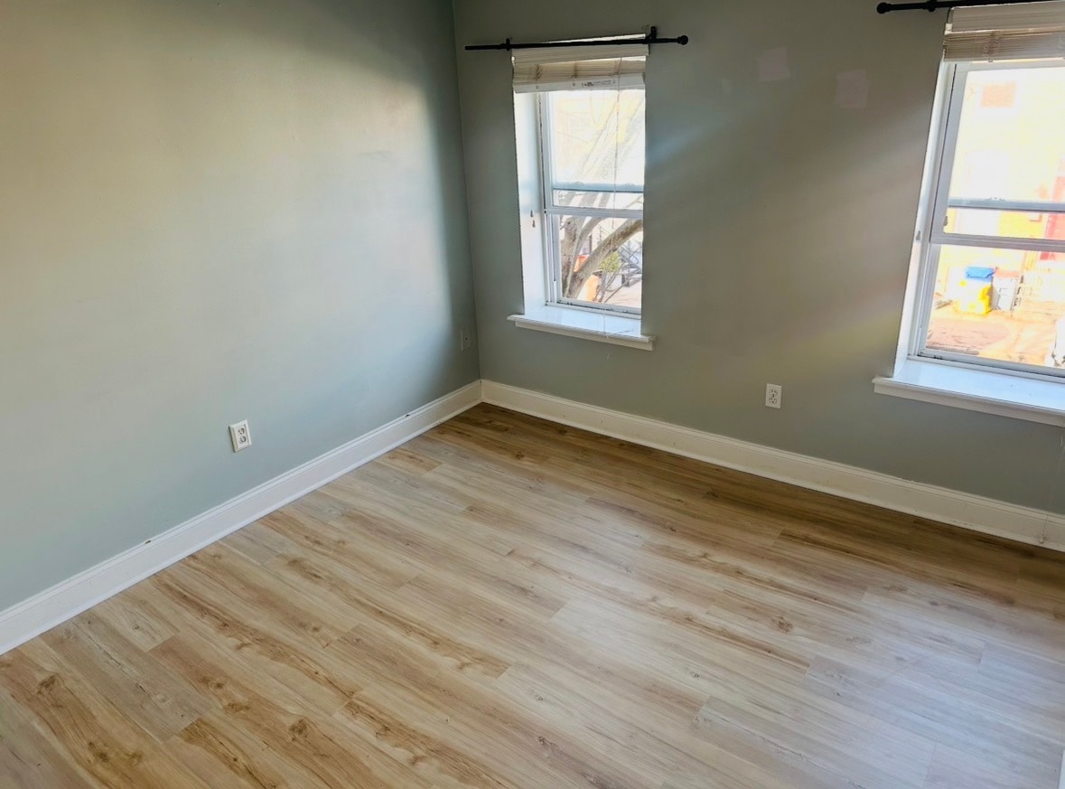 1st Bedroom w/ Full Bath attached - 829 S Linwood Ave