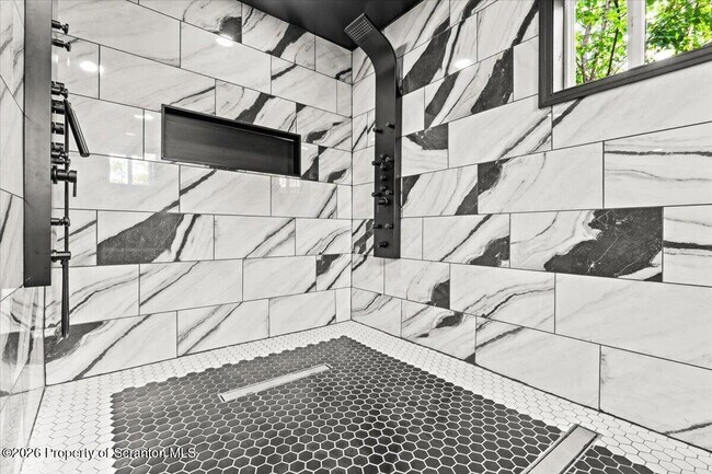 Building Photo - 523 Meyer St