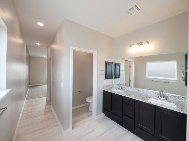 Building Photo - 905 Gulf Streams Ave