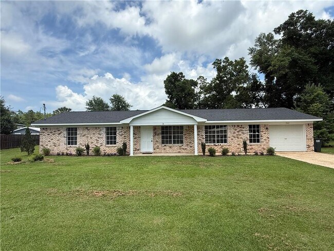 Building Photo - 7662 Simmons Dr